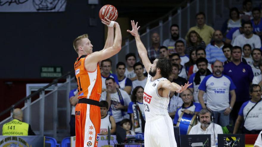 Justin Hamilton y Sergio Llull