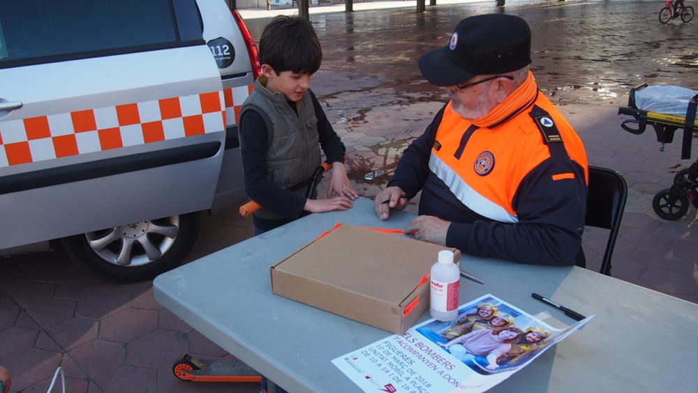 «Els Bombers t''acompanyen a donar sang» a Figueres