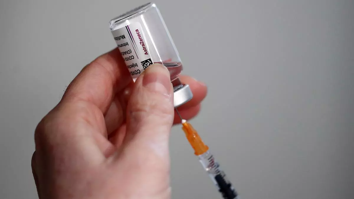 Francia pide no dar la vacuna de AstraZeneca a menores de 55 años