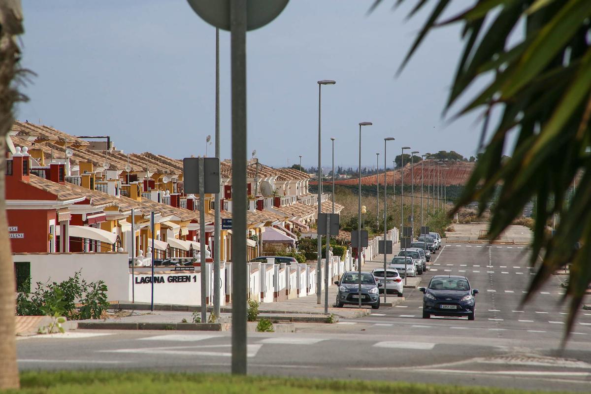 Viviendas en la urbanización Entrenaranjos de Orihuela.