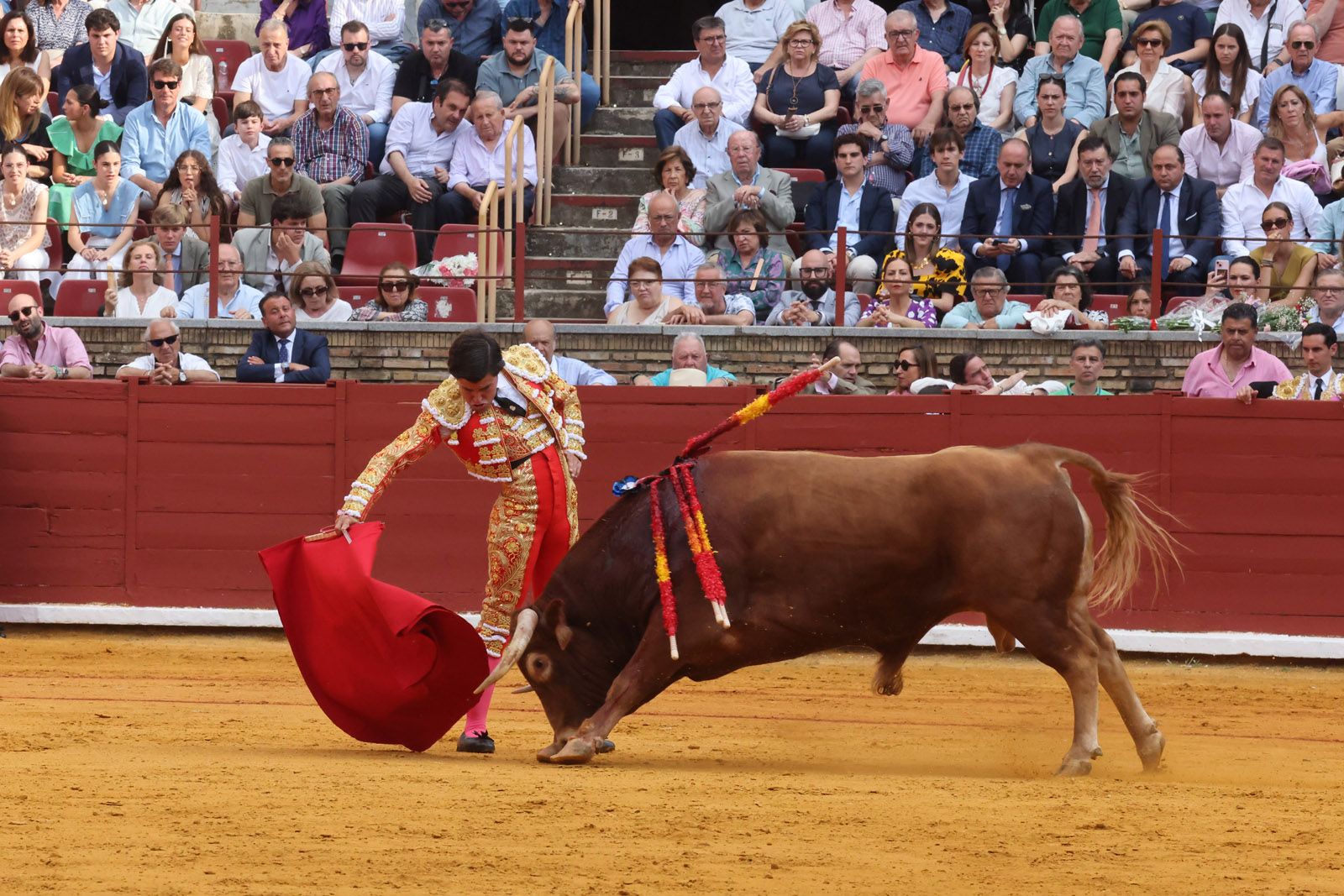 Javier Zulueta y Manuel Quintana abren la puerta de Los Califas