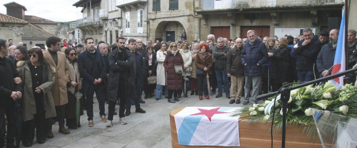 Homenaxe a Francisco García na Praza Maior de Allariz, este domingo.