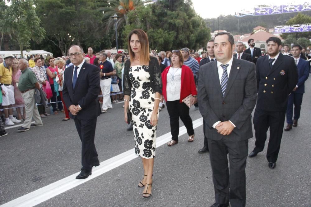 Un Cristo entre el fervor de la multitud. // Santos Álvarez