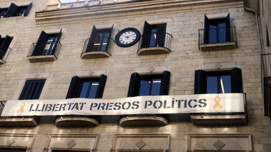 Madrenas demana a la Junta Electoral que posi «per escrit» que prohibeix la pancarta «Llibertat d&#039;expressió»