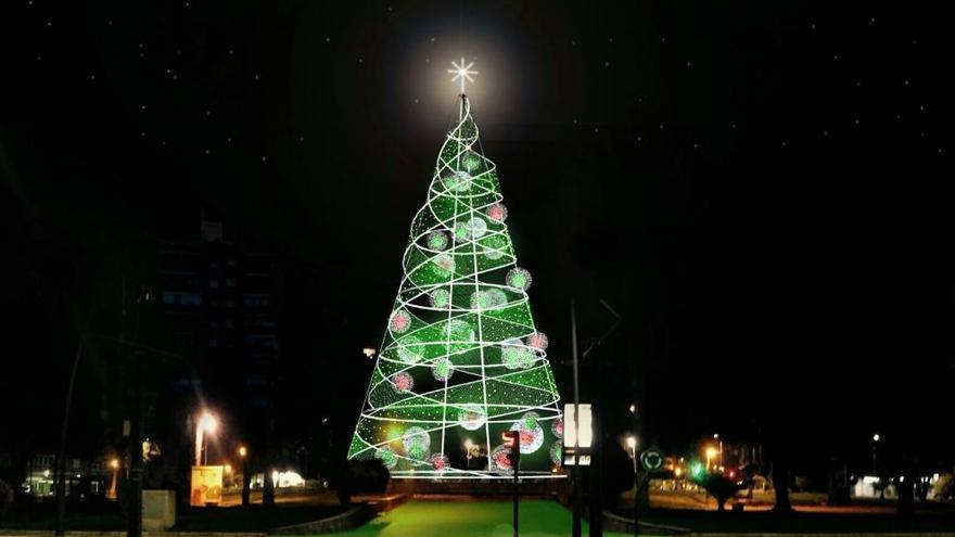 El árbol de navidad gigante medirá más de 30 metros de altura