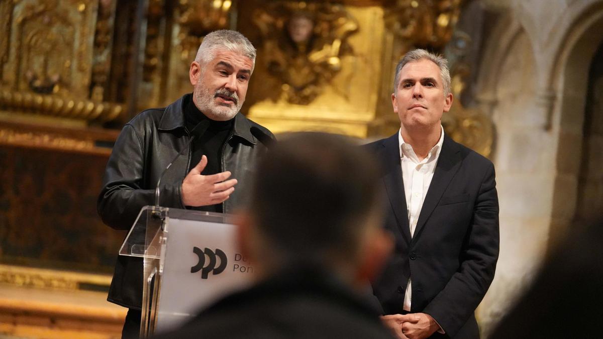 Iñaki Martínez Antelo y Rafa Domínguez, este miércoles en la presentación de la Bienal de Artes Vivas, que tuvo lugar en la iglesia de Santa Clara