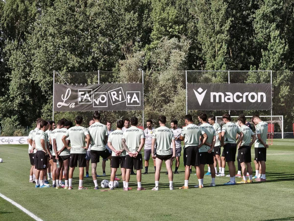 El Burgos, primer rival liguero del Córdoba CF, arrancó ya el trabajo a las órdenes de su nuevo técnico, Sergio Francisco.