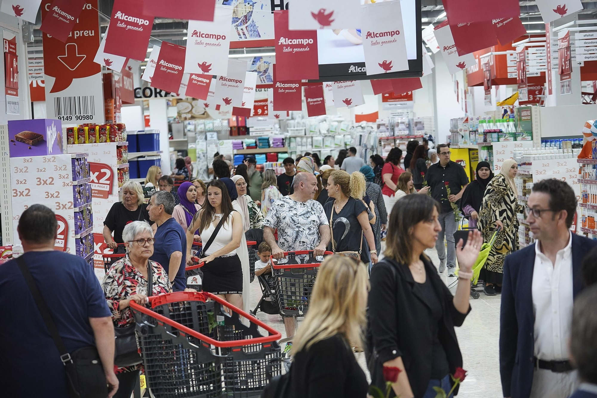 Les imatges de la inauguració del nou supermercat Alcampo de l'Espai Gironès