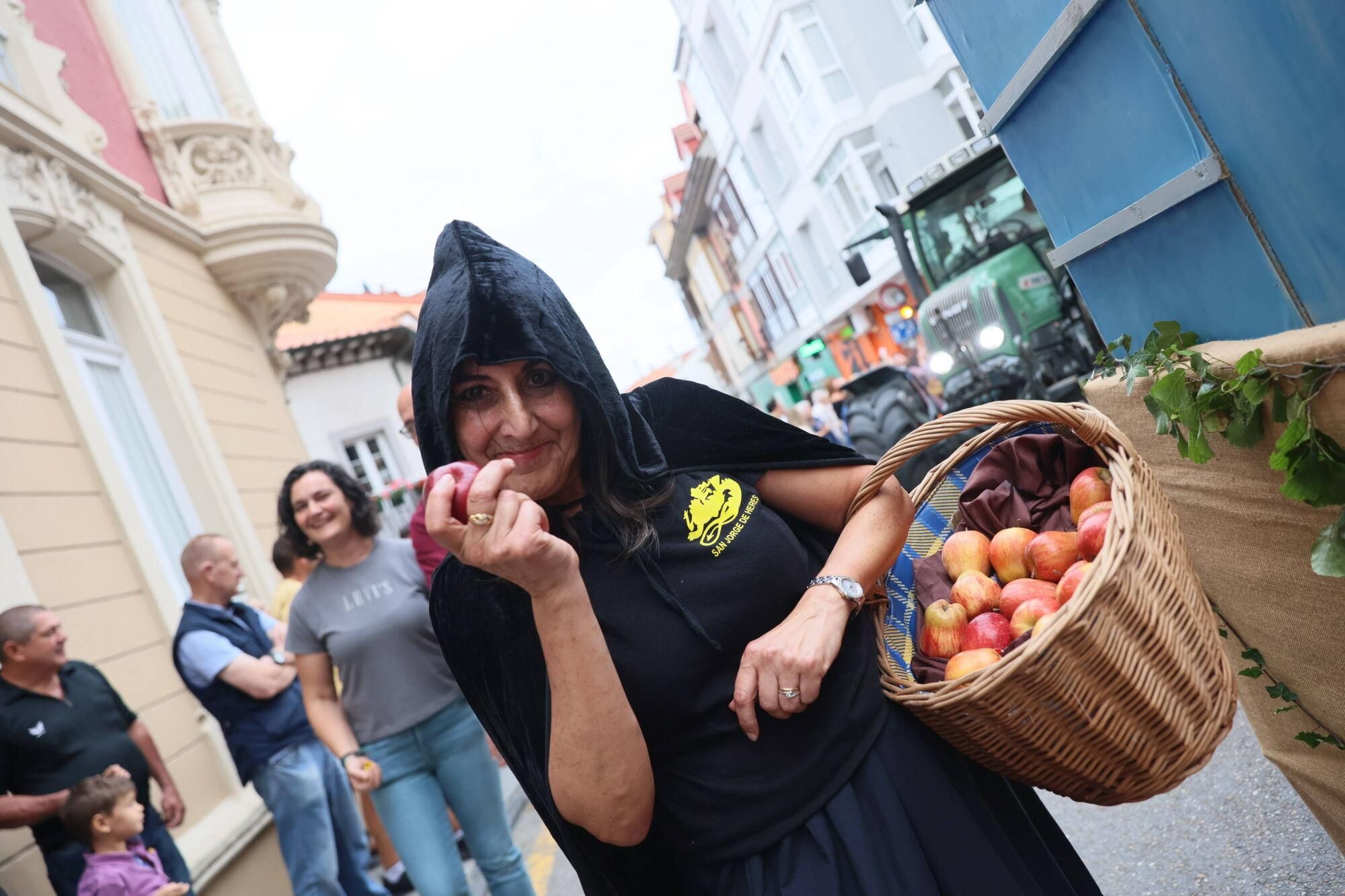 EN IMÁGENES: El desfile de carrozas por las fiestas del Carmen de Luancoi