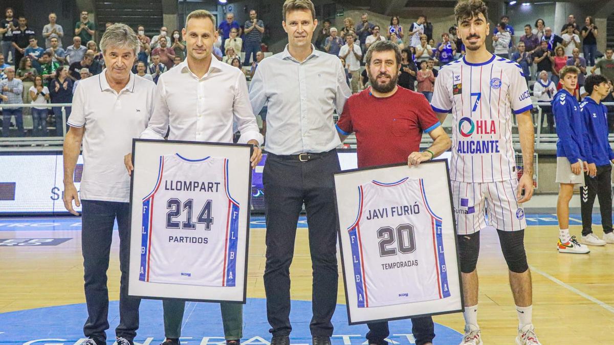 Llompart fue homenajeado junto a otro ex del Alicante, Javi Furió