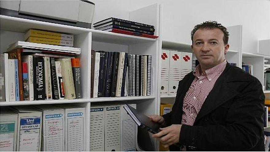 José Pla Barber, el pasado jueves, en su despacho de la Universitat de València.