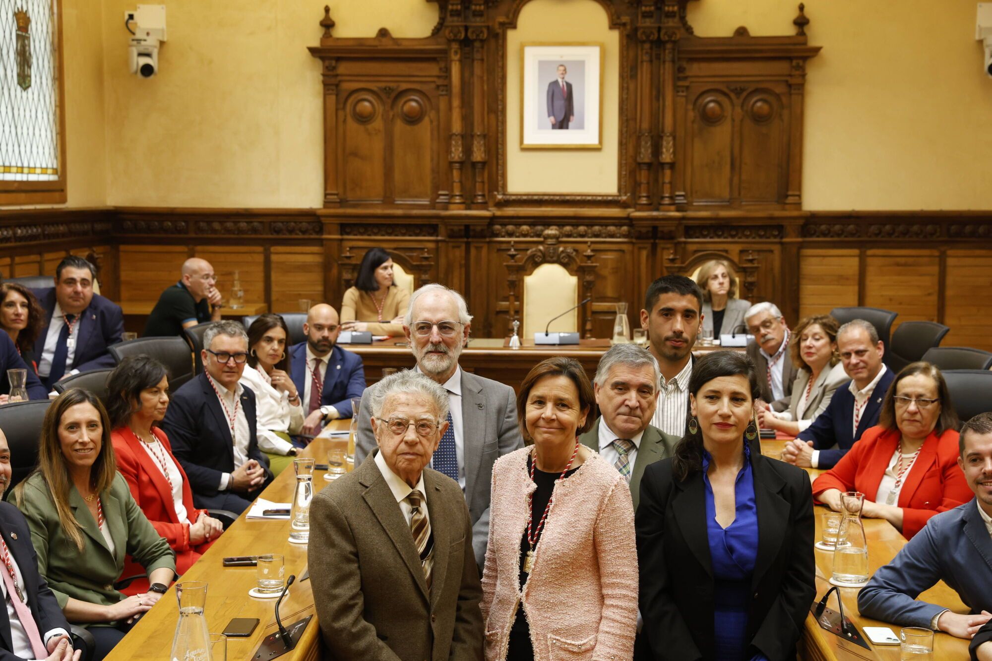EN IMÁGENES: Gijón honra a sus vecinos ejemplares, ahora sí, tras la interrupción provocada por el apagón