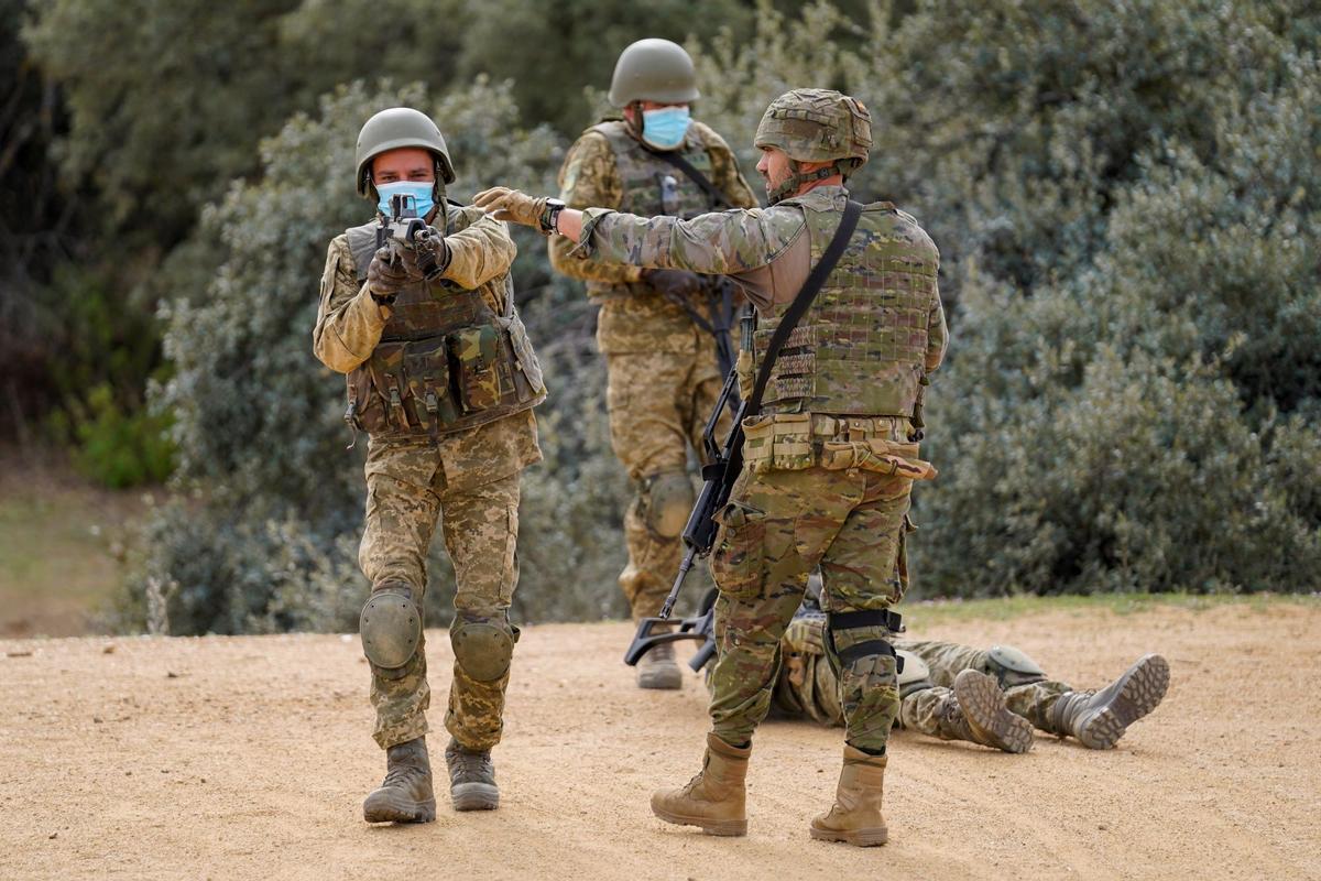 El Ejército de Tierra entrena a militares ucranianos en la Academia de Infantería de Toledo