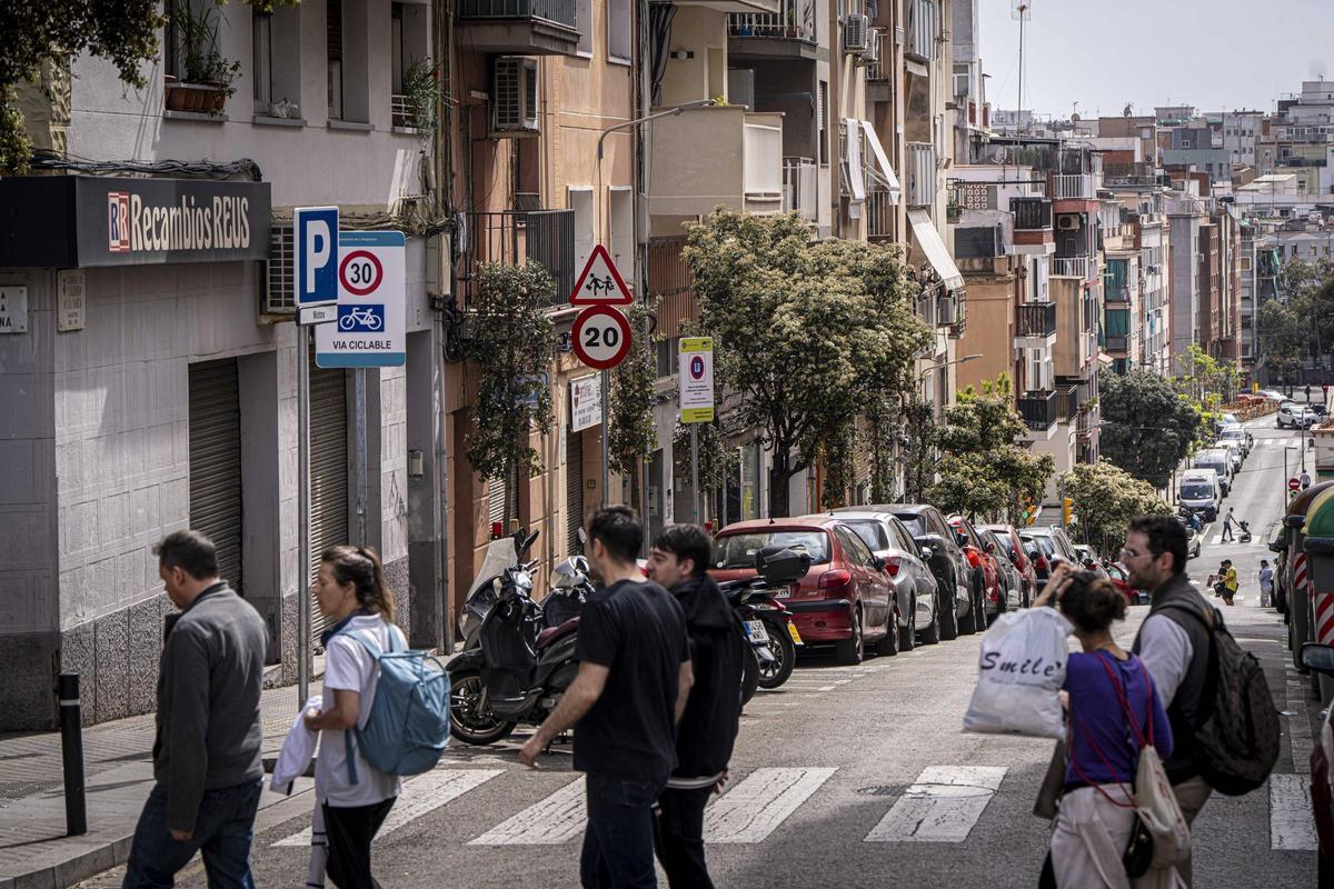 Una calle del barrio de Pubilla Cases de L'Hospitalet.