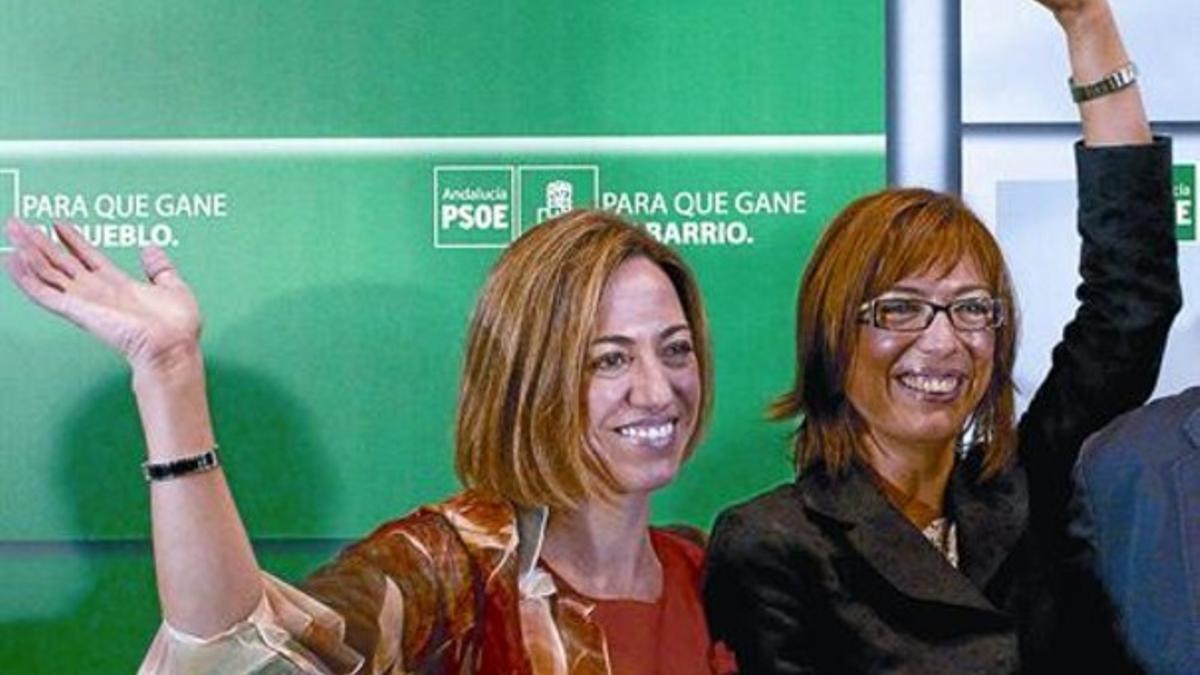 Carme Chacón, junto a la candidata socialista a la alcaldía de Málaga, María Gámez, ayer.
