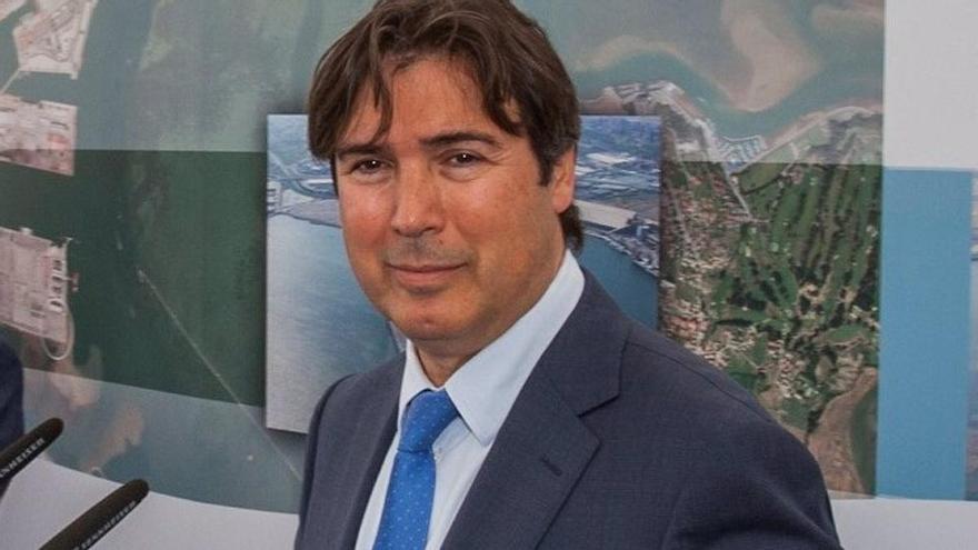 Un experto de la Cámara de Comercio de España lanza una advertencia: el Puerto de Las Palmas no se puede medir solo por toneladas
