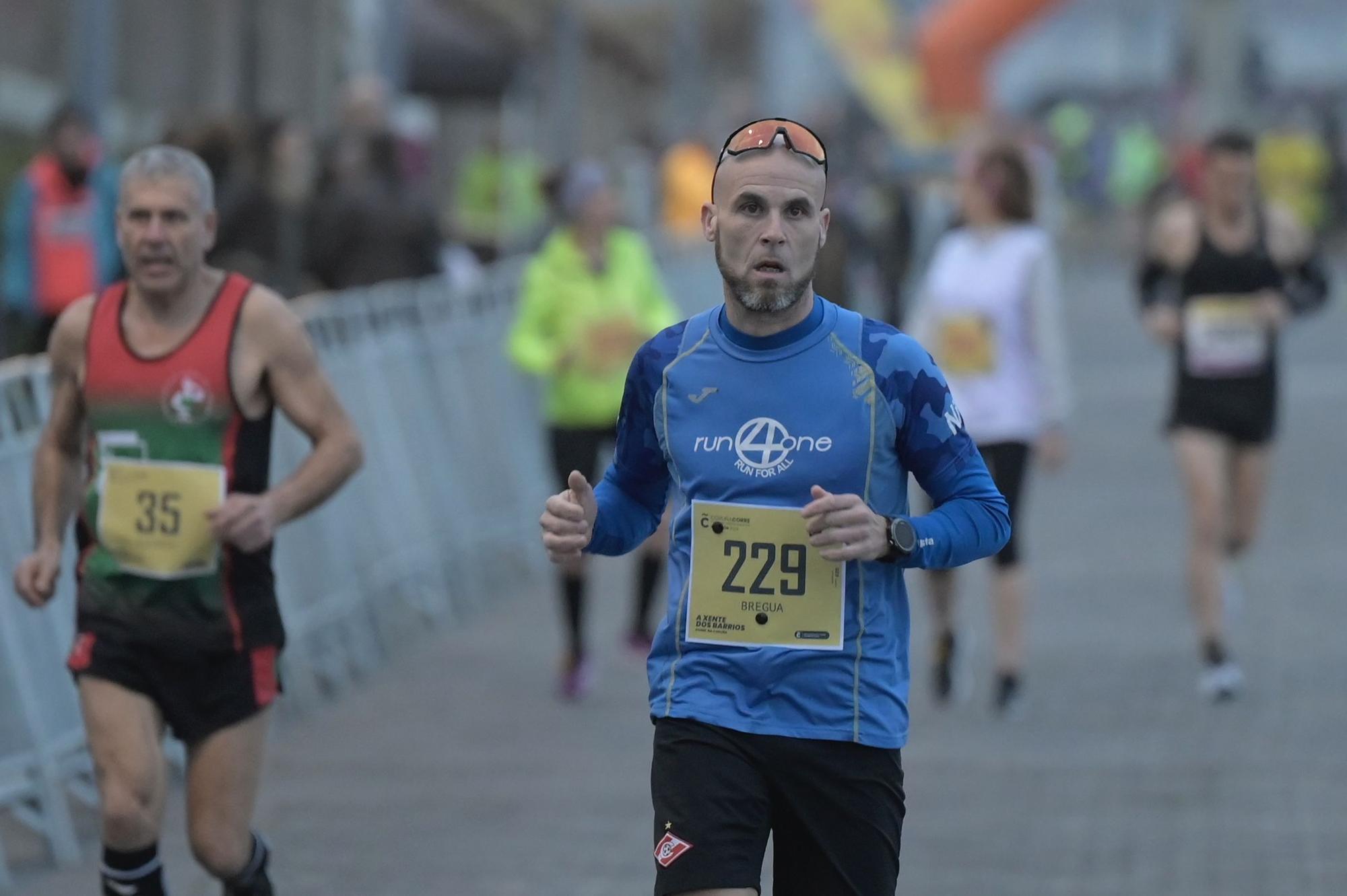 Más de 1.500 corredores en la carrera nocturna de la Torre de Hércules