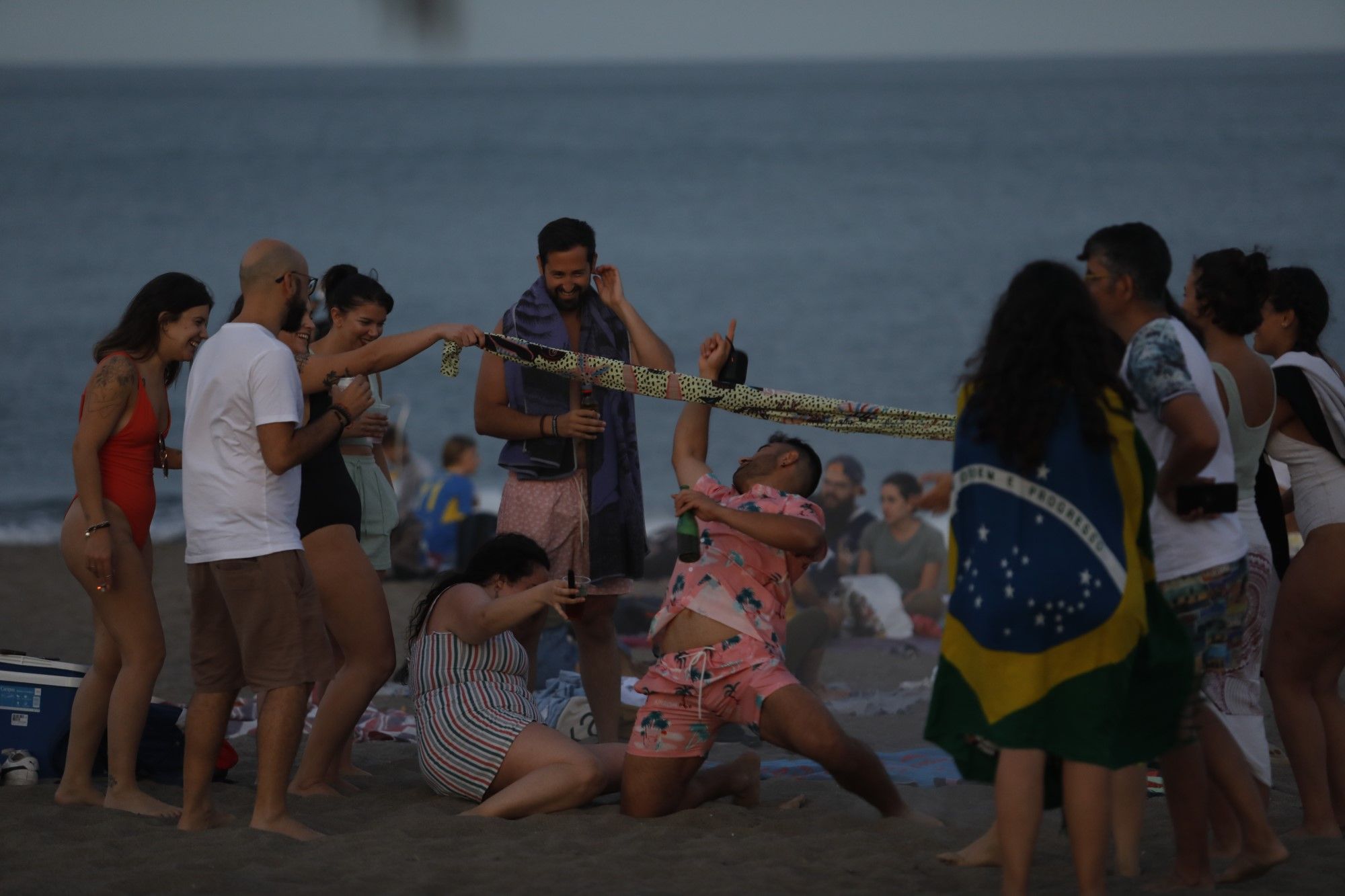 Málaga recupera la magia de los dos últimos años en las playas por San Juan