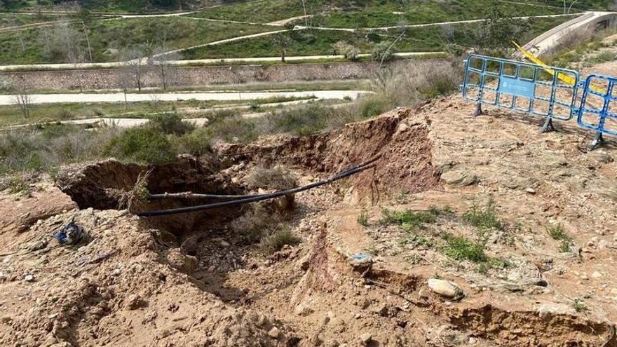 La ladera del Vinalopó sufre un nuevo socavón de 20 metros