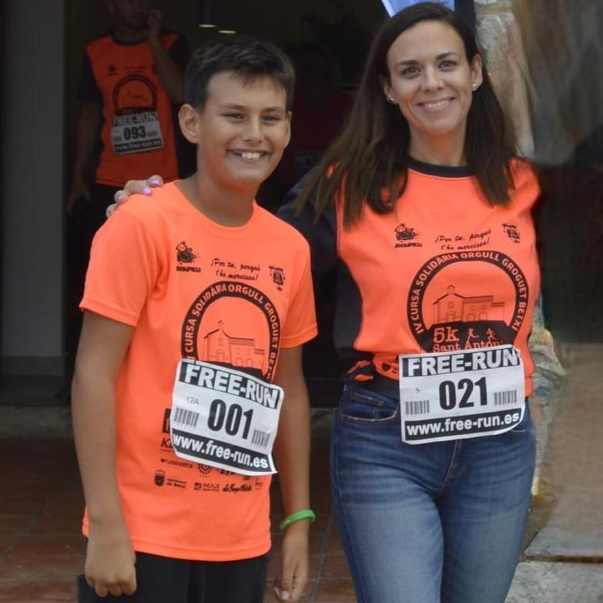 Carlos, con su madre