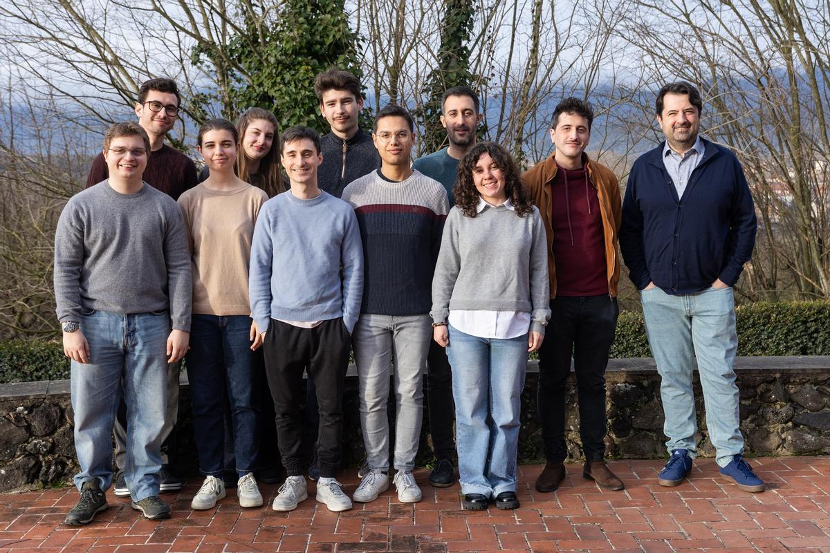 La foto de grup de les dues formacions, i a la dreta, Fabià Santcovsky i Bruno Mantovani.