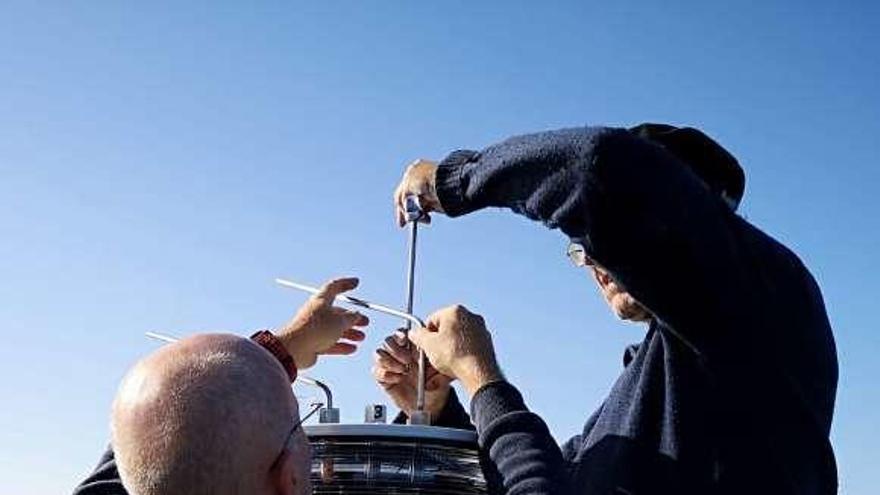 Reparación de la torre baliza de Picamillo. // S.A.