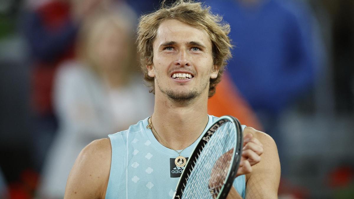 Zverev celebra su victoria ante Tsitsipas, que le da el pase a la final de Madrid