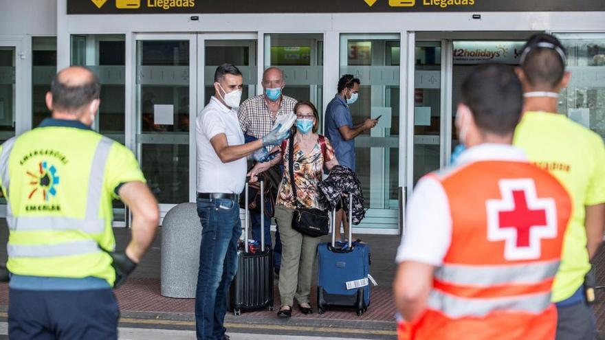 Coronavirus en Canarias: Fernando Simón sobre el positivo en el avión a Lanzarote: "No debía de haber hecho el viaje"