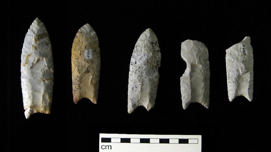 Foto: puntas de lanza de la cultura Clovis, provenientes del sitio Rummells-Maske, en Iowa, Estados Unidos.