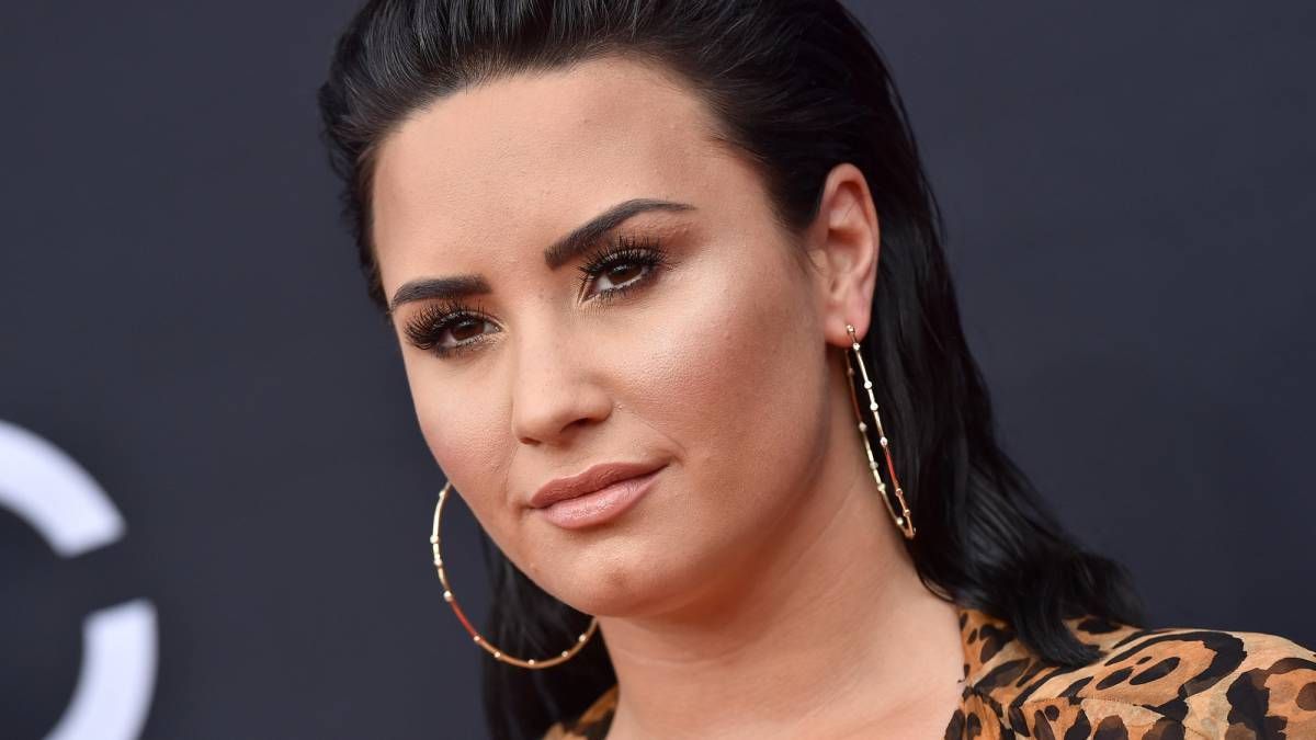 Demi Lovato da la bienvenida al 2022 con un radical cambio de look