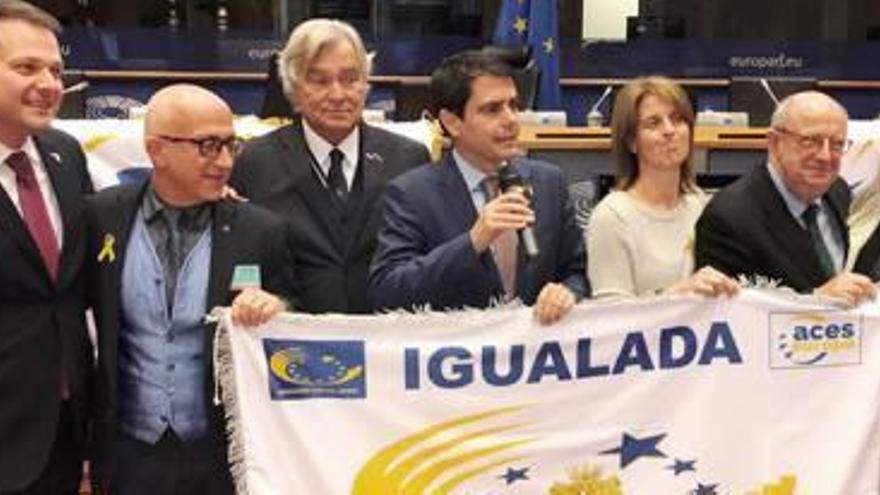 L&#039;alcalde d&#039;Igualada adreçant-se als assistents a l&#039;acte de Brussel·les