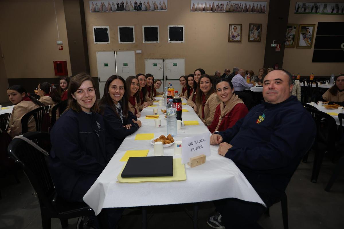 Fotogalería I Burriana celebra berenar i ball a la Llar Fallera per a la gent gran Fotogalería I Burriana celebra berenar i ball a la Llar Fallera per a la gent gran