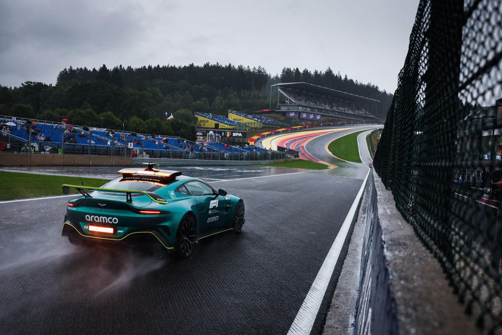 FIA Aston Martin Vantage F1 Safety Car, rain, during the 8th round of the 2025 FIA Formula 3 Championship from July 25 to 27, 2025 on the Circuit de Spa-Francorchamps, in Stavelot, Belgium - Photo DPPI AFP7 27/07/2025 ONLY FOR USE IN SPAIN. ANTONIN VINCENT / DPPI / AFP7 / Europa Press;F3;FORMULA 3;FORMULE 3;Motorsport;SPA-FRANCORCHAMPS;Sport;AUTO - FORMULA 3 2025 - BELGIUM;