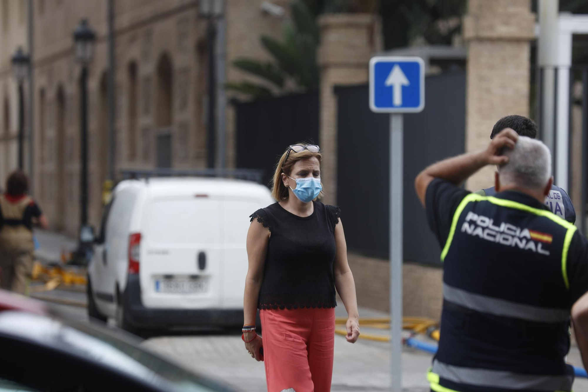 El incendio en la avenida del Puerto de València, en imágenes
