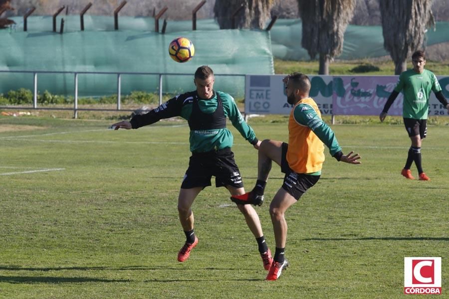 Presentación de Javi Lara, charla del presidente y entrenamiento.