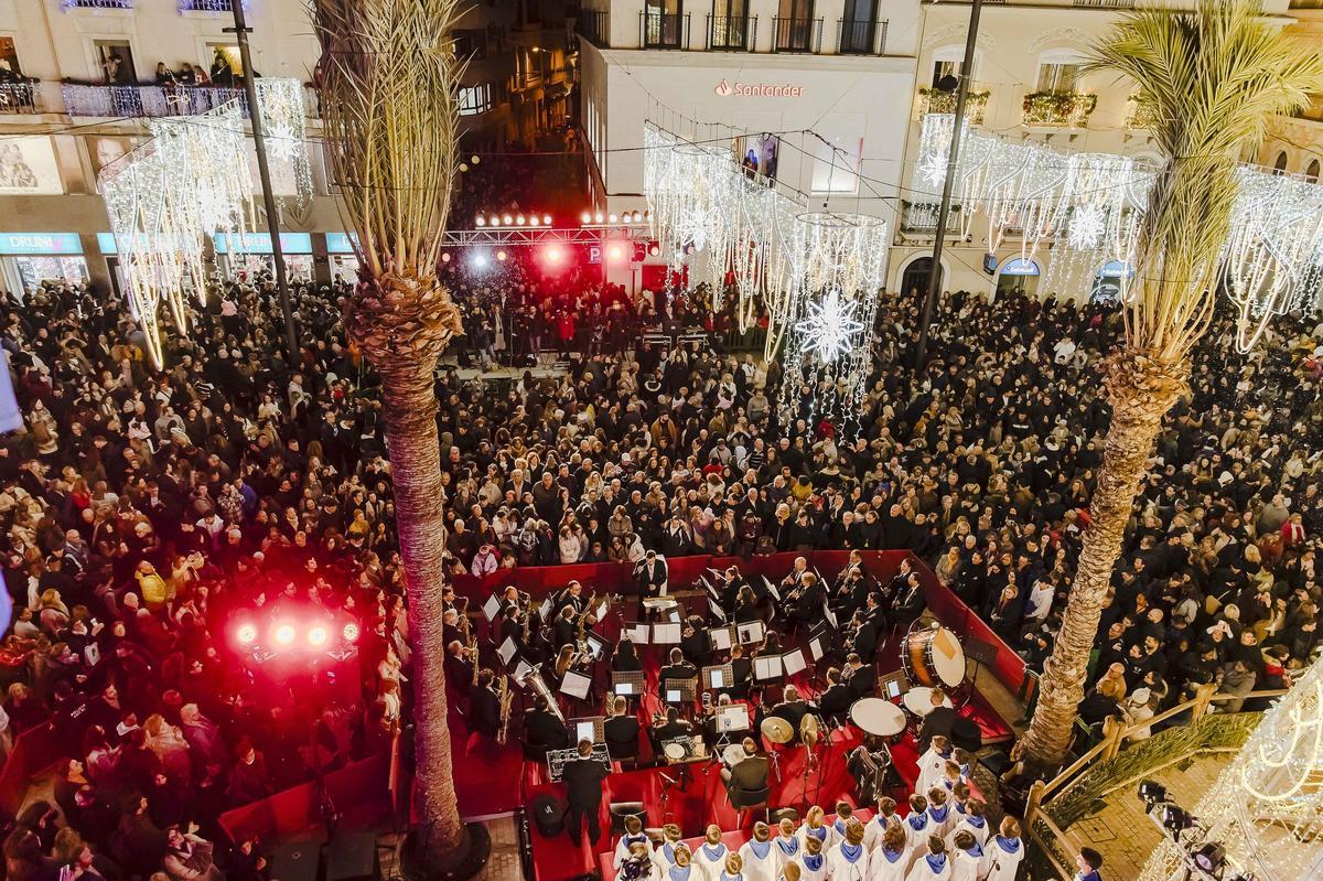 El pasado martes tuvo lugar la inauguración del alumbrado navideño.