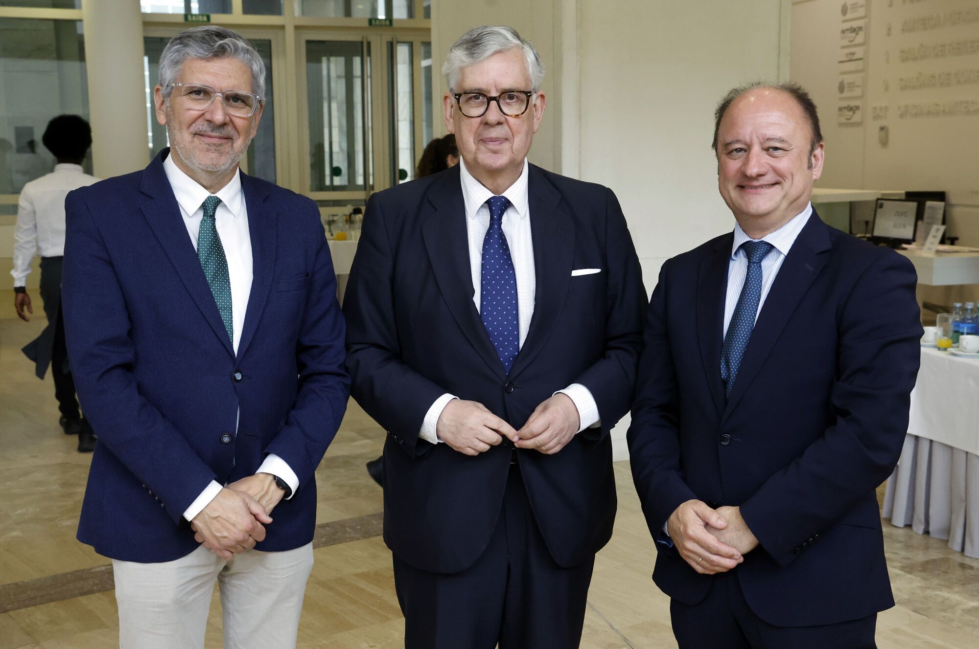 Por la izquierda,  Francisco Silva, delegado de Iberdrola en Galicia, Juan Manuel Vieites, presidente de la  Confederación de Empresarios de Galicia (CEG), y Antonio Casal, director de Ence Galicia  