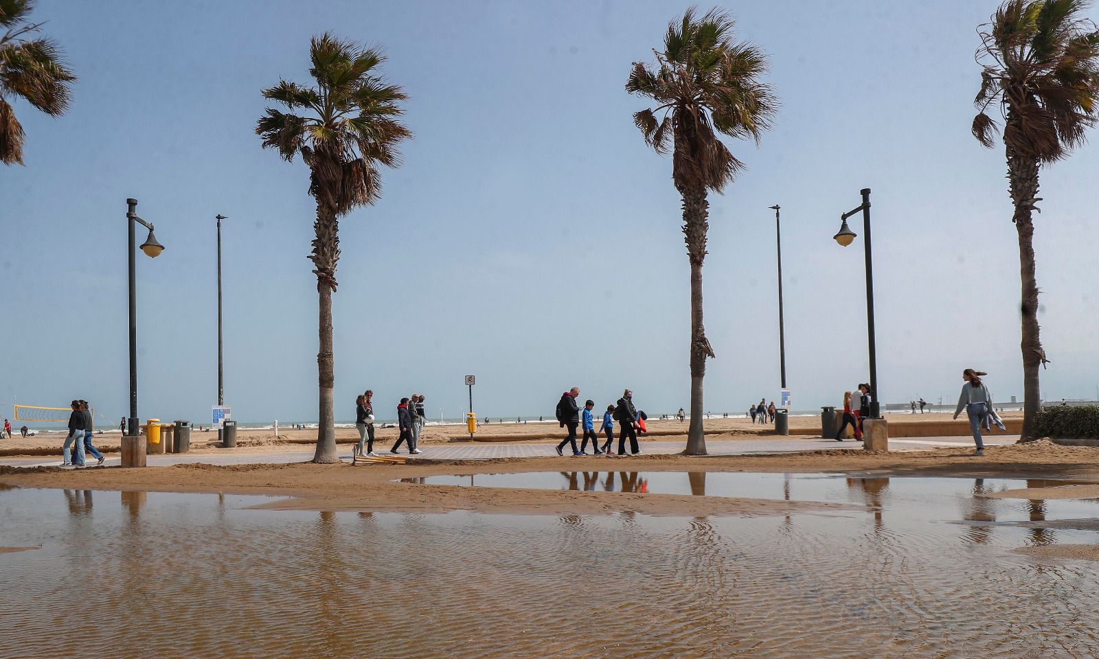 Al fin, sale el sol en València tras la lluvias