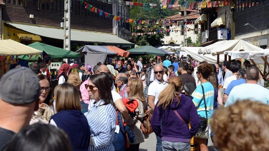 Cerveza y poesía se dan la mano en Cenera (Mieres) con el festival Cervesía
