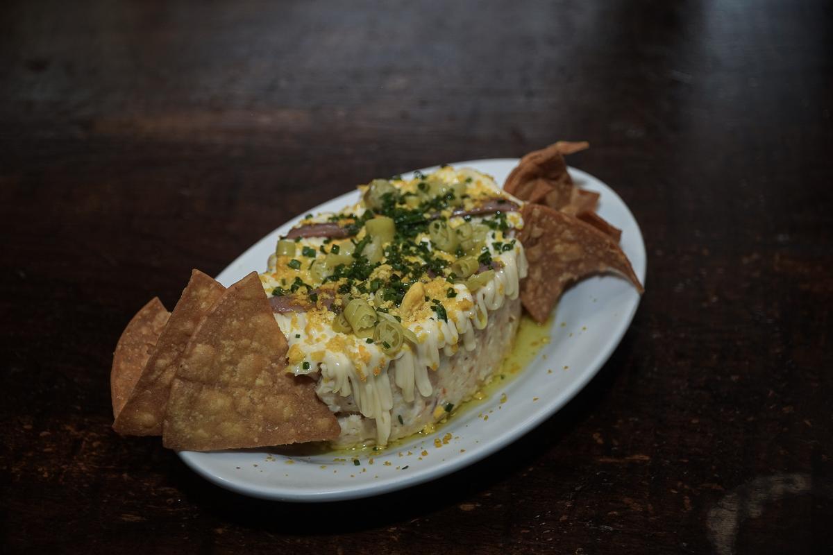 La ensaladilla de Pedro Miño, uno de los platos estrella de esta bodega centenaria.