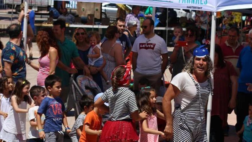 Los niños y sus familias pudieron disfrutar de nueve propuestas artísticas de gran nivel en la calle, de forma gratuita.