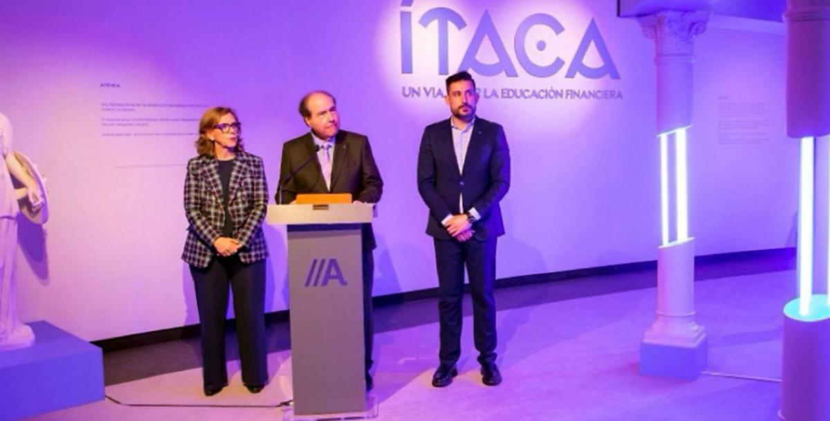 Carlota Sánchez-
Montaña, Miguel Ángel
Escotet y José Manuel
Mourelo.
