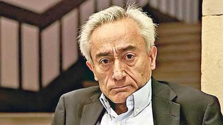 Ludolfo Paramio publica "La socialdemocracia maniatada". // M. León