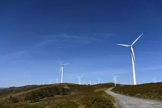 La Xunta pisa el acelerador para autorizar “la mayoría” de los 77 parques eólicos en vilo en Galicia