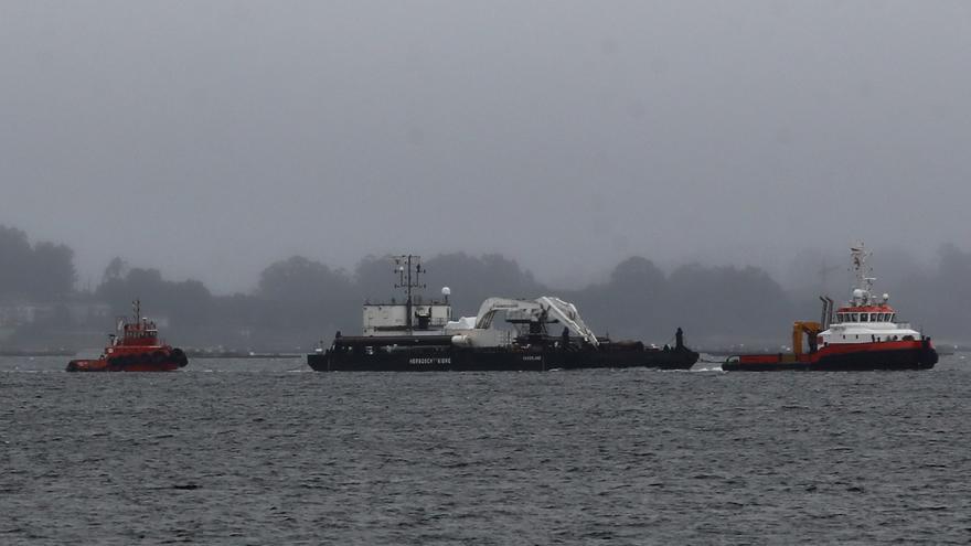 Una gabarra opta por refugiarse en Vilagarcía en su camino hacia Senegal