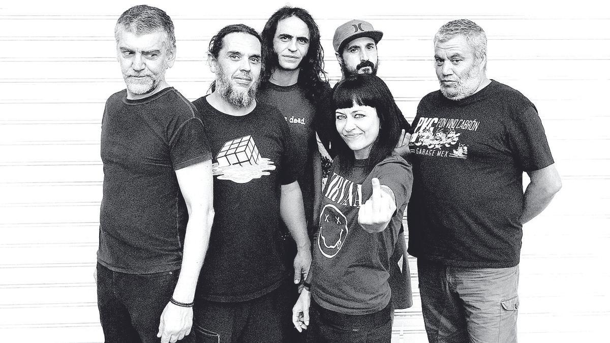 Las Ratas son, desde la izquierda, Nasser, Miguelón, Joni, Virtol, Chowie con Cris al frente.