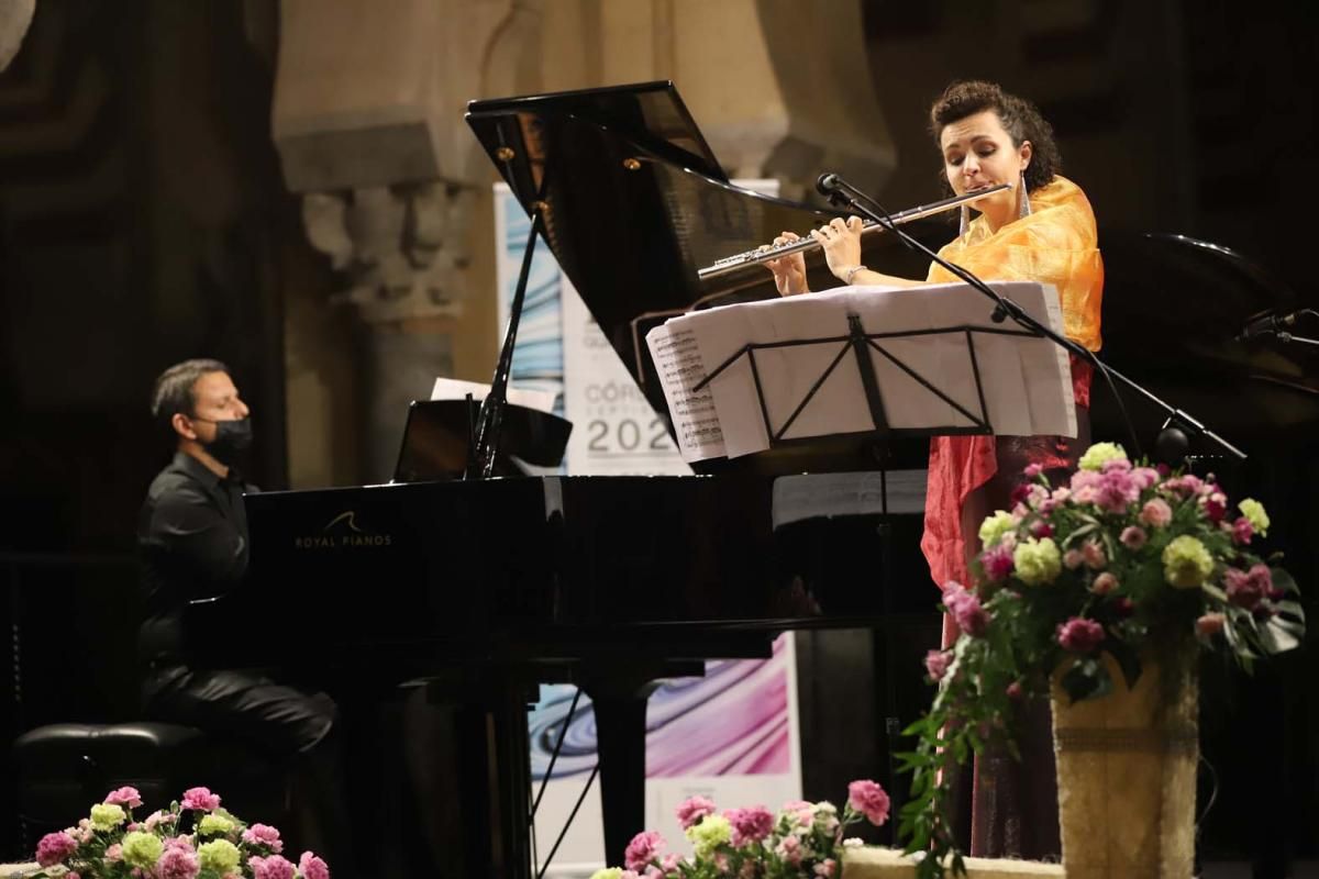 Pasión Vega eleva su voz, en la Mezquita-Catedral, por las víctimas del Covid