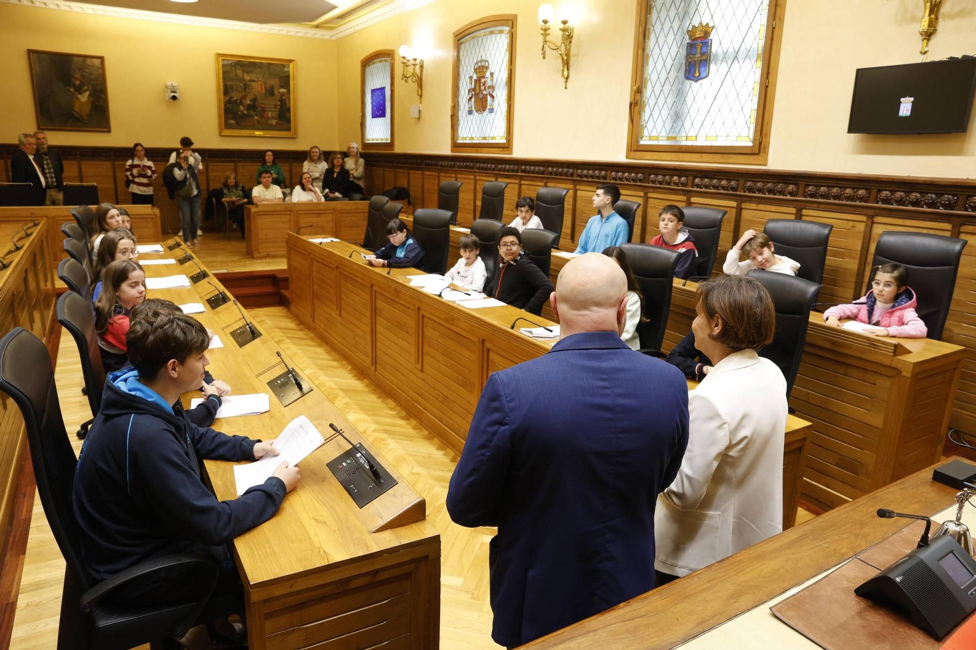 El Pleno del Consejo Municipal de Infancia y Adolescencia de Gijón, en imágenes