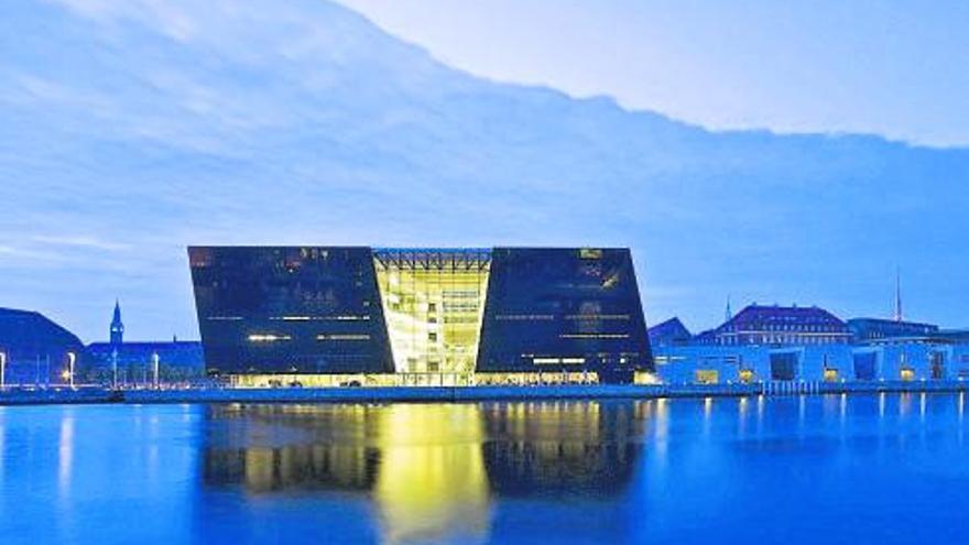 La biblioteca Black Diamond en el puerto de Copenhage, diseño del arquitecto Schmidt Hammer Lassen.