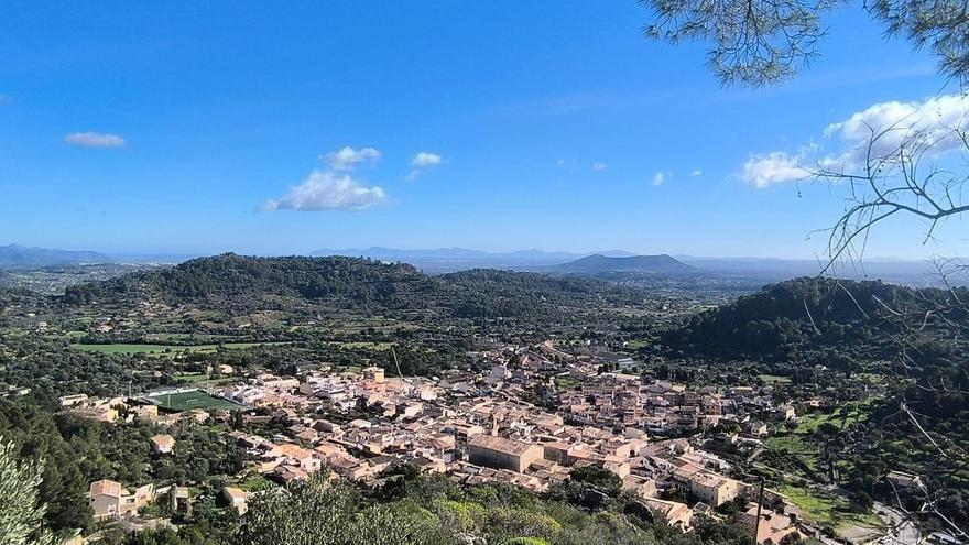 Vista de Mancor de la Vall desde el Santuario de Santa Lucía.